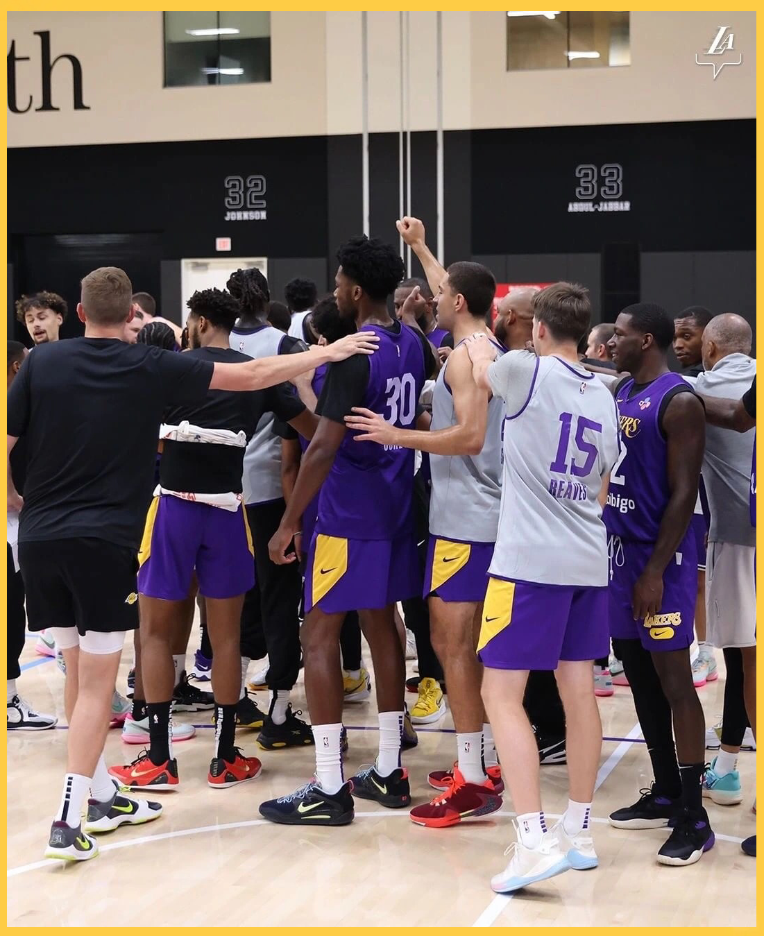 包含集结日洛杉矶湖人调整名单以备NBA常规赛，临场应变环节打磨，引发热议，赛程密集仍需轮换的词条-凯发登录入口