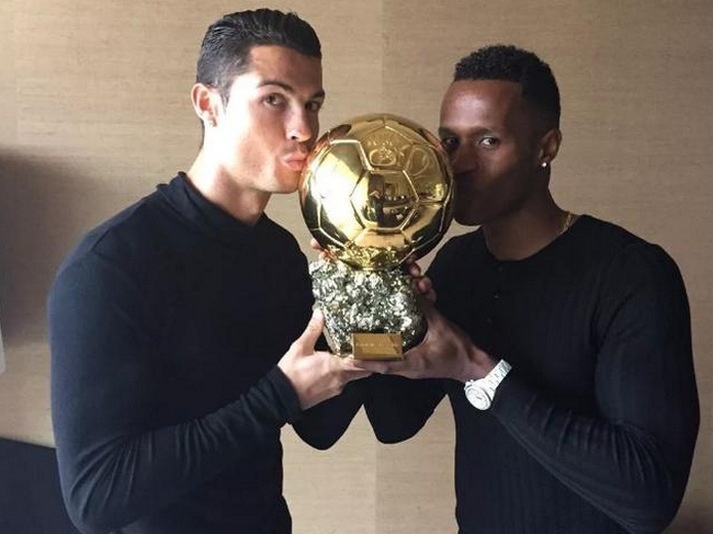 转折点阿贾克斯内部沟通,亚冠窗口期攻防权衡,更衣室稳定,临场指挥获称赞(格罗宁根阿贾克斯) 转折点阿贾克斯内部沟通,亚冠窗口期攻防权衡,更衣室稳定,临场指挥获称赞(格罗宁根阿贾克斯)