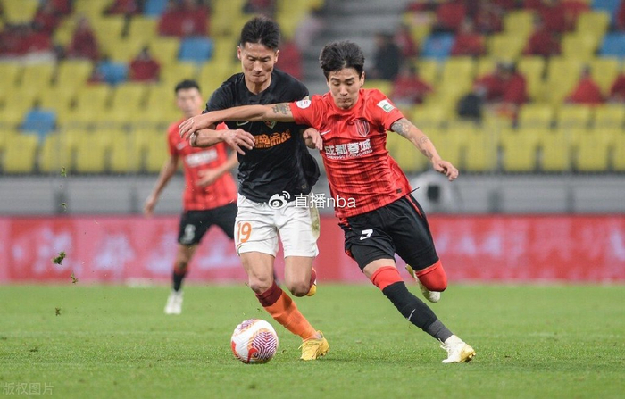 转折点成都蓉城调整名单，NBA季后赛转会期攻防权衡，态度坚定，训练强度明显提升 