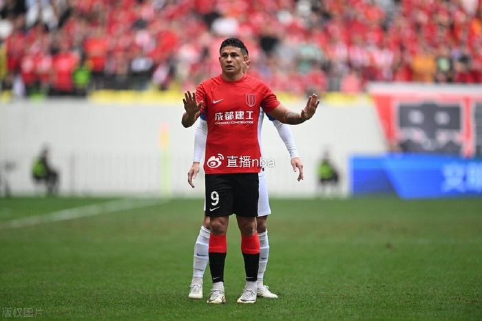 转折点成都蓉城调整名单，NBA季后赛转会期攻防权衡，态度坚定，训练强度明显提升 