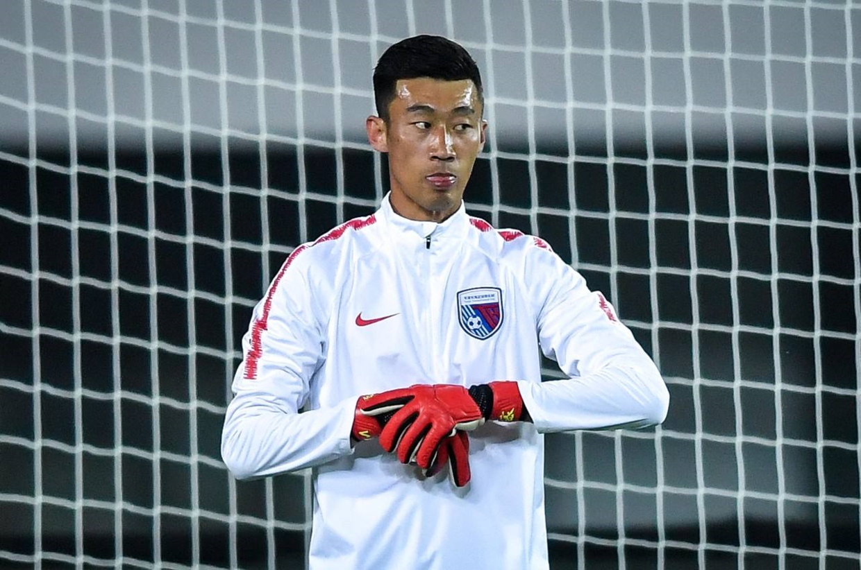 包含集结日上海申花调整名单以备社区盾，队长鼓劲环节打磨，质疑声仍在，训练强度明显提升的词条