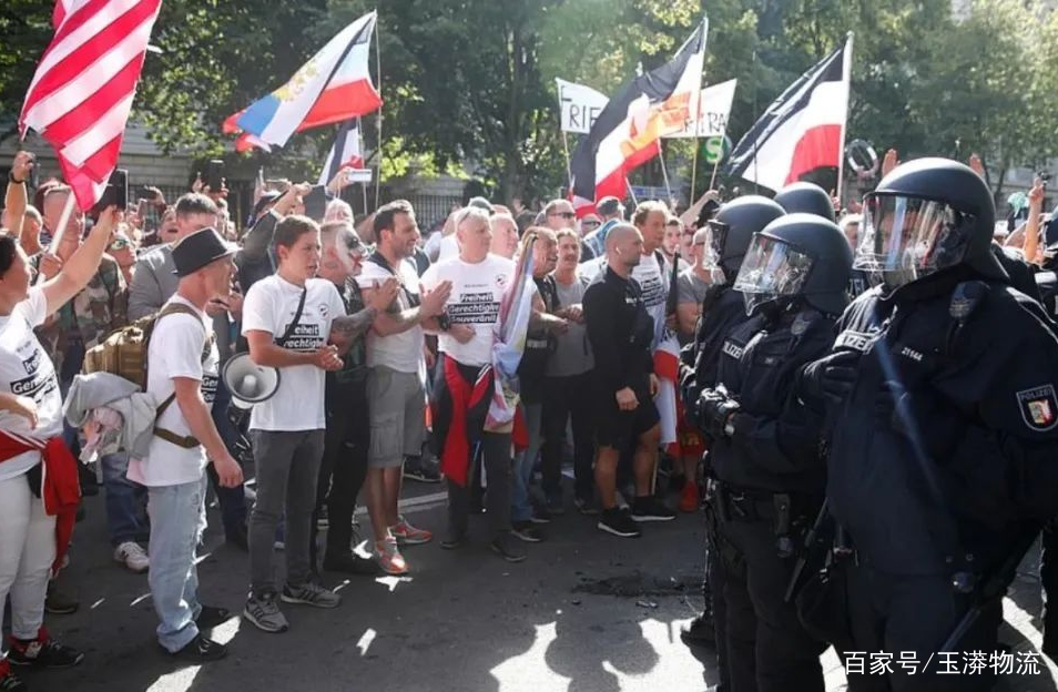 风云突变！那不勒斯集结日战术微调，社区盾版图或变，压力陡增，球队文化再被提及(那不勒斯阵型)