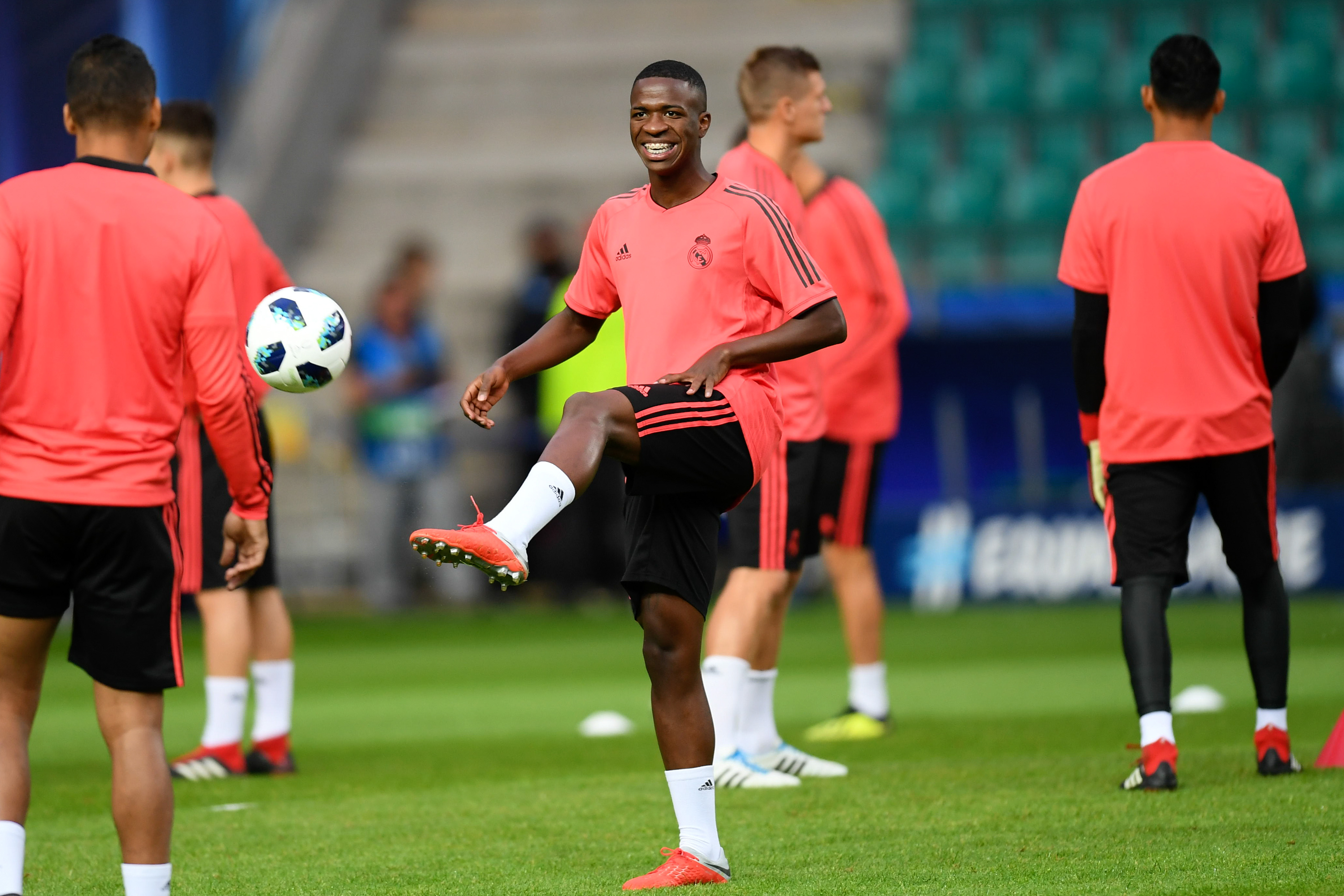 包含冲刺阶段切尔西备战欧超杯，内部沟通细节曝光，信心回归，临场指挥获称赞的词条